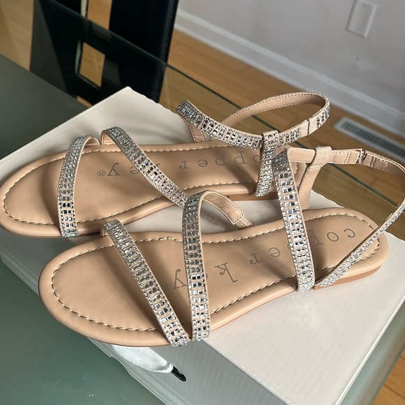 Cooper Key sandals with crystal stones on bisque color leather size 6.5M - Picture 3 of 6